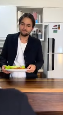 L3012003 Ela foi pega comendo no flagra olha que aconte parte 2