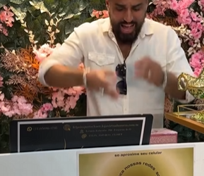 L0104005 Ele achou que sua funcionária estava pegando dinhe part2