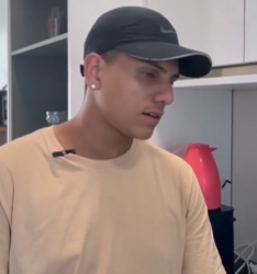 L2724005 Esta jovem não sabia que tinha que cuidar mais das parte 2