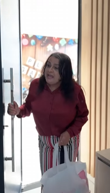 L0107003 Mulher na alimentava part2