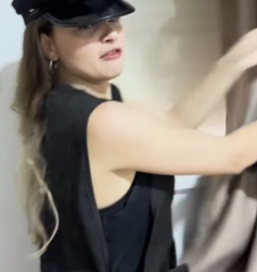 L3115003 Cada dia essa αмαитє ia com um disfarce diferente part2