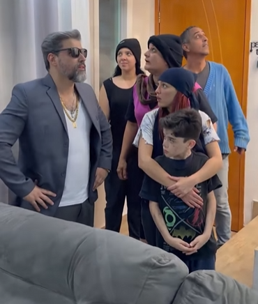 L2804003 Milionário deixa toda sua fortuna para as pessoas parte 2