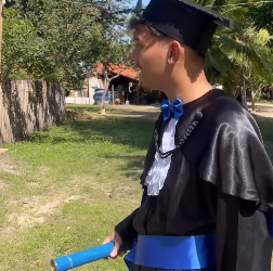 L2807004 Ele se formou abandonou sua mae parte 2