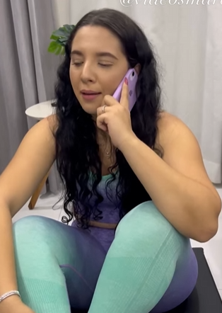 L2704005 Ela tirava fotos feias da amiga por inveja, mas de parte 2