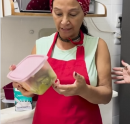 L2815006 Patroa sem noção ofereceu restos de comida pra emp parte 2