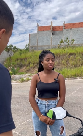 L2824002 Este homem ia até vizinha para lhe guardar alm part2