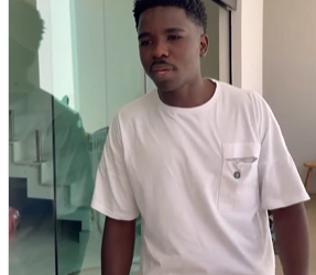 L2824003 Jovem vendia shampoo condicionador tinha vário parte 2