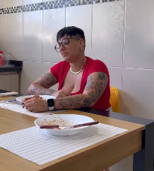 L2901002 Ela foi visitar amiga sem saber quanto cobraria part2