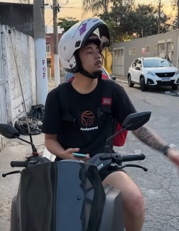 L2904006 Garota de moto se apaixona pelo futuro chefe fic parte 2