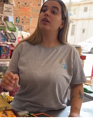 L2926003 Ela não queria vender para essa garota por causa part2