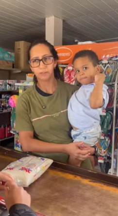 L2709004 Ela foi humilhada em supermercado foram um pacote parte 2