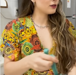 L2715002 Ela tinha que dar comida escondida pra empregada part2