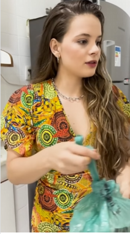 L2715002 Ela tinha que dar comida escondida pra empregada part2