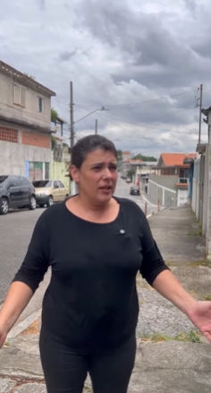 L2701007 Essa jovem tinha um jeito muito estranho de comer, parte 2