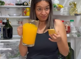 L0801003 Amiga entra na casa dos outros pra comer tudo da part2