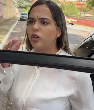 L0204003 Ela tratou mal esse homem do táxi sem saber quem part2