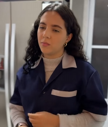 L0526001 mulher solitaria triste faz seus filhos acredit part2