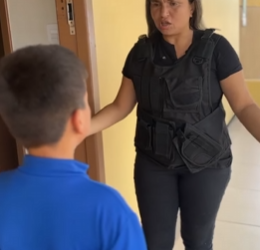 L0520004 Seguranc na deixa garoto entrar, mas na imag part2