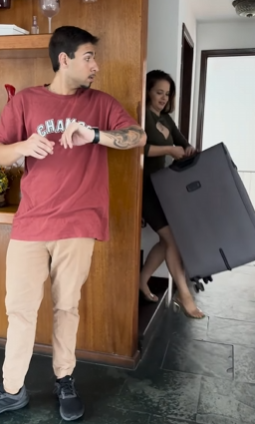 L0615001 Ela Obrigava S0grα comer no chão mas as coisas part2