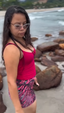 L1805003 Ela ajudou esse garotinho na praia part2