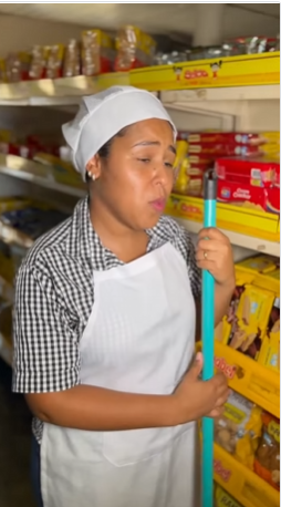 L2109004 Patrão não aguentou ver filho de empregada com fom part2