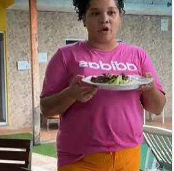 L1003002 Esposa da resto de comida para sogro comer marid part2