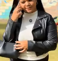 L1003003 Ela ficou sem graca ao ver que nao tinha um real part2