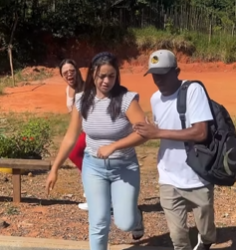 L1005003 Ela pediu ajuda essa part2