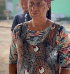 L1009004 Garota dá exemplo de amor ao próximo part2