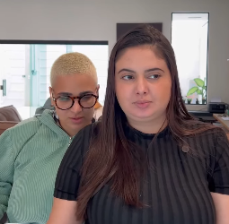 L0224004 Ela testou comida das amigas dessa maneira voc part2