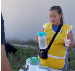 L1024004 Essa jovem ficou milionária vendendo água veja part2