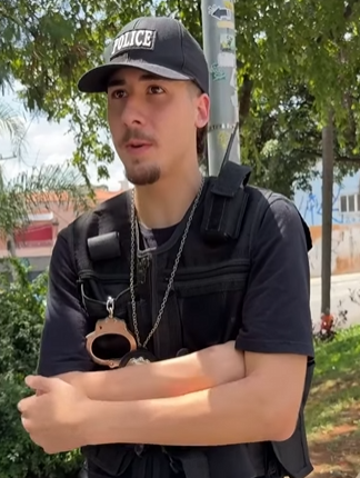 L1604003 Ela deu um tapa nessa mendiga para salvá la, mas part2