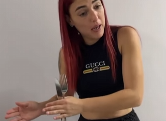 L1404003 Vizinha folgada foi buscar água deixou sem com part2