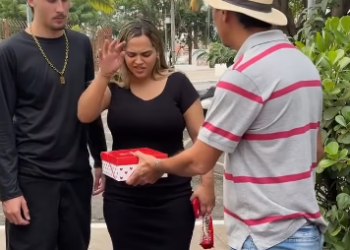 L1704004 Ela trocou por outro homem com carro ele ficou part2