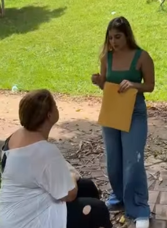 L2004003 Mulher ajudou por muito tempo uma mendiga sem sabe part2