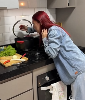 L2204005 Sua prima veio com toda família para ficar na sua part2