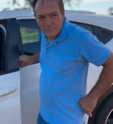 L1109004 Patrão pega no flagra gerente humilhando funcionár part2