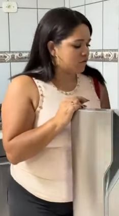 L1303005 Esposa via reflexo do ex no marido isso te causa part2