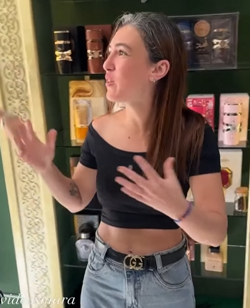 L1204001 Irmão faz visita de surpresa para irmã, descob part2