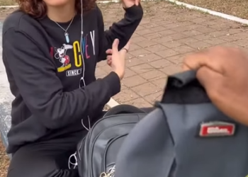 L1209004 Milionário dá um macbook um bolo de dinheiro par part2