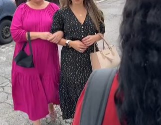 L0304004 Ela menosprezou criticou filha do vizinho sem part2