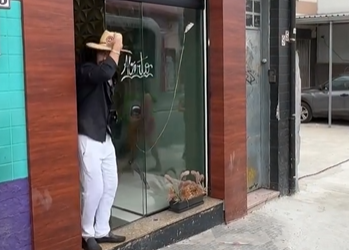 L2404004 Esconderam os perfumes no chapéu… parte 2