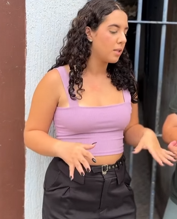 L2426003 Ela não queria que amiga construísse primeiro parte 2