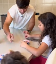 Madrasta pede pra sua filha negar comida para en parte 2