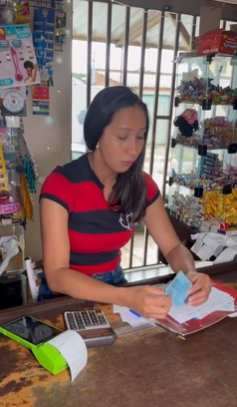 L2609002 Elane sorri da cara da Beatriz veja oque ela fez! parte 2