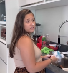 L0124003 Ela foi até casa da filha só para criticar, fi part2