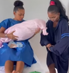 L2620002 Mulher Բiทg૯ dar luz em hospital para Røυbαr beb parte 2