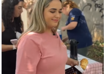 L2704002 Essas jovens queriam se aproveitar dessa senhora, part2