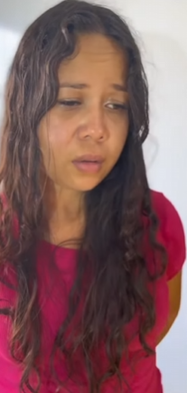 L0105003 Mulher em perigo dentro da sua própria casa sendo parte 2