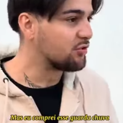 L0312002 Ela comprou uma sombrinha cheia de dinheiro na rua part2